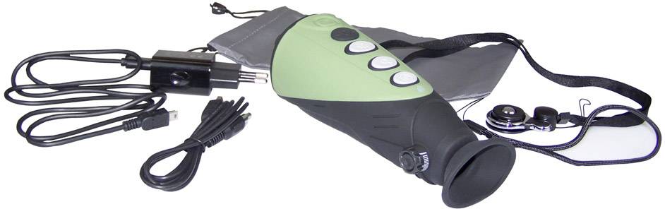 Urządzenie noktowizyjne w zielonym obudowie, z akcesoriami, ładowarką i torbą.