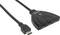 Kabel HDMI podłączone z rozgałęźnikiem HDMI 3-wyjściowym marki 'Manhattan', odpowiednim dla urządzeń 4K.