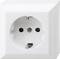 Biała ścienna wtyczka elektryczna, typ europejski F, przedstawiająca przednią stronę z bolcami uziemienia.
