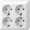 Cztery białe, kwadratowe gniazdka ścienne ułożone w rzędzie. Każde gniazdko posiada dwa okrągłe otwory na wtyczki.