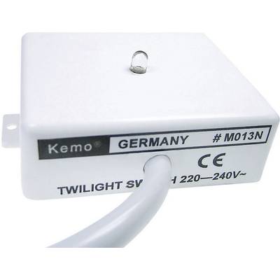 Biały przełącznik zmierzchowy Kemo do 220-240V, numer modelu M013N, wyprodukowany w Niemczech. Certyfikat CE widoczny.