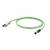 Zielony kabel Ethernet z wtykiem RJ45 po lewej stronie i wtykiem M12 po prawej stronie.