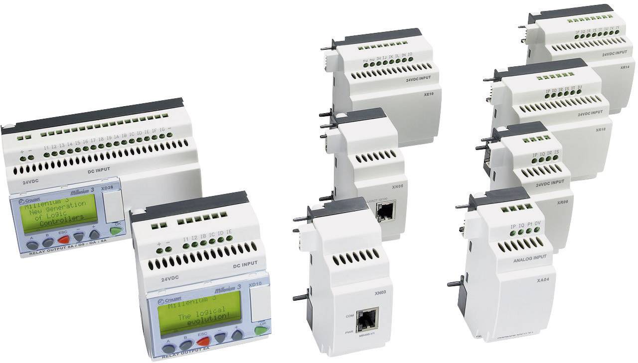 Zbiór elektronicznych jednostek sterujących w białej obudowie, o różnych rozmiarach i typach, z zielonymi złączami i wyświetlaczem.
