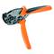 Szczypce do zaciskania z pomarańczowymi uchwytami, przeznaczone do łączenia kabli i złączy. Odpowiednie do prac elektrycznych.