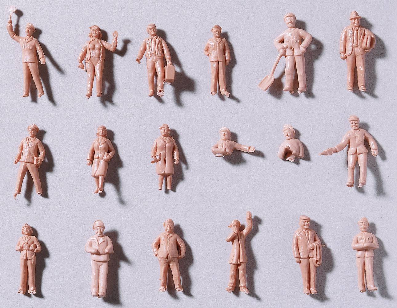 Фігурки людей на станції в масштабі H0, 60 деталей, нефарбовані