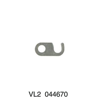 Metalowy spinacz z otworem i haczykowatym kształtem na białym tle. Na dole znajduje się numer 'VL2 044670'.