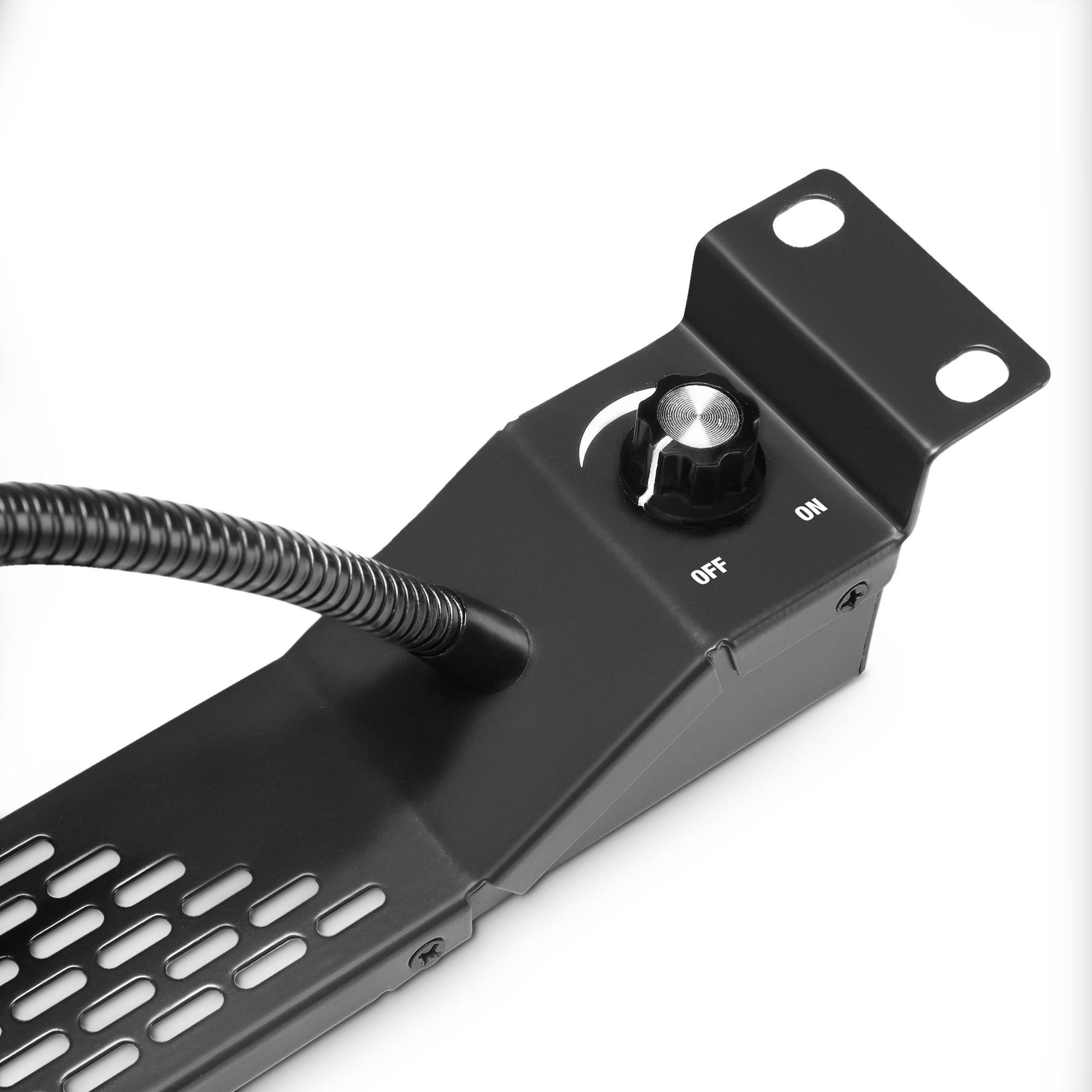 Czarny metalowy grzejnik elektryczny z obrotowym przełącznikiem i wzorem otworów z boku, zamocowany na wsporniku.