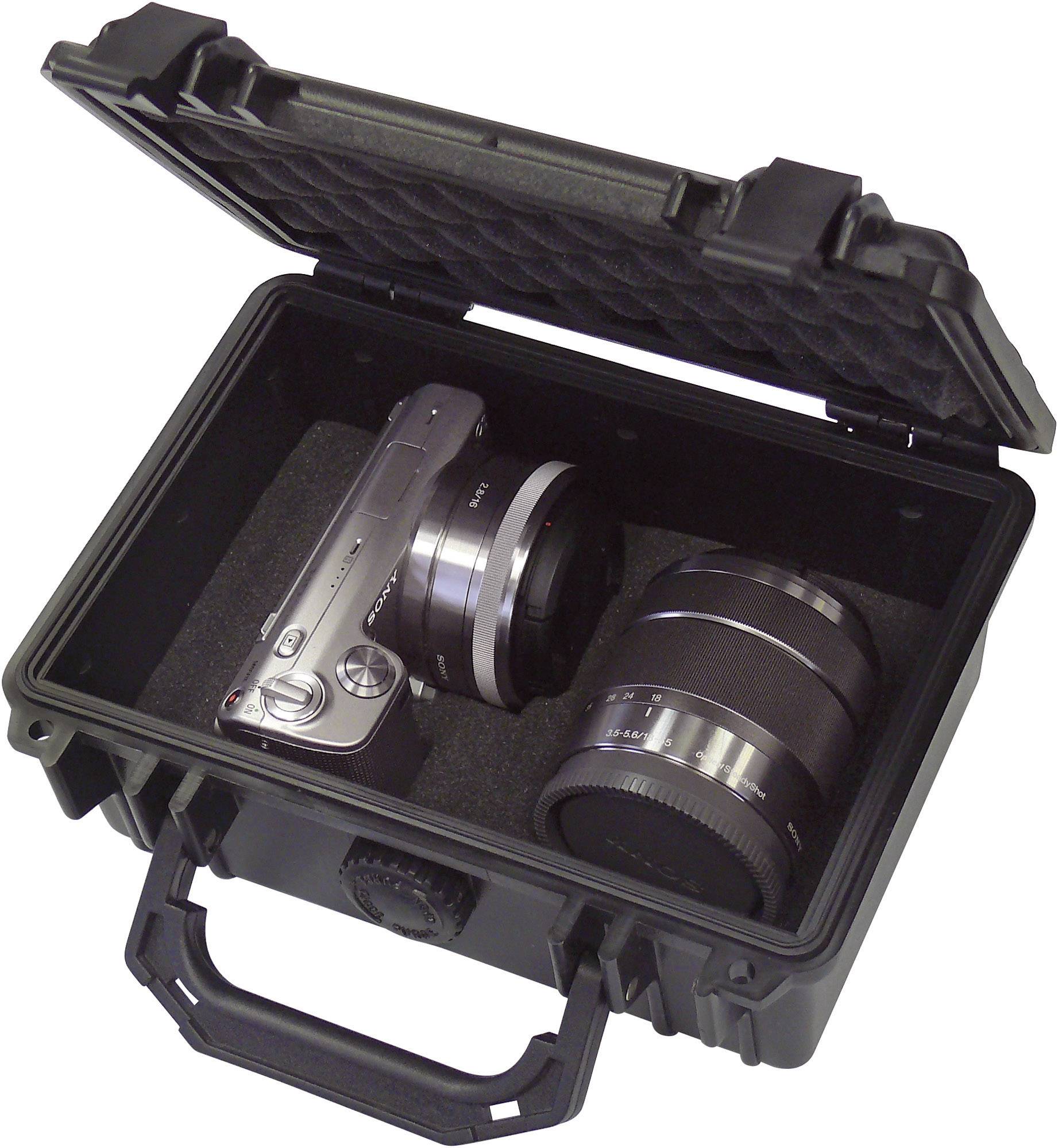 Aparat fotograficzny z dodatkowym obiektywem leży w otwartej czarnej walizce ochronnej wyłożonej pianką.