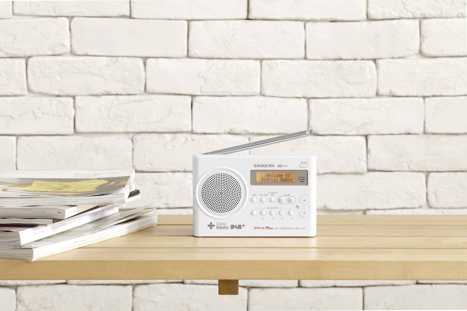 Портативне радіо Sangean DPR-69+ DAB+, метрові хвилі (VHF), функція заряджання акумулятора, білий колір