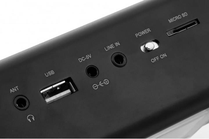 Złącza na urządzeniu: ANT, USB, DC-5V, LINE IN, przełącznik POWER oraz gniazdo MICRO SD.