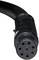 Czarny okrągły wtyk z siedmioma stykami znajduje się na końcu lekko wygiętego kabla.