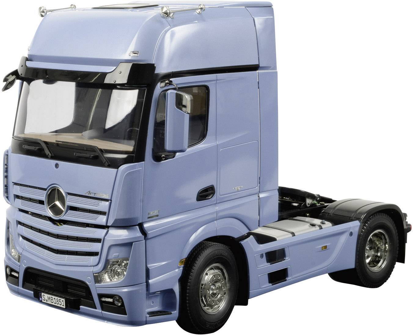 Niebieski samochód ciężarowy marki Mercedes-Benz, model Actros, bez przyczepy, ze szczególnym uwzględnieniem kabiny kierowcy i widoku z przodu.