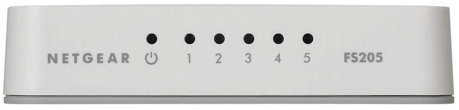 Przełącznik sieciowy Netgear FS205 z pięcioma portami Ethernet, wyposażony w numerowane wskaźniki LED oraz włącznik zasilania.