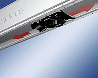 Rysunek techniczny części z czerwoną linią oznaczającą ruch w obu kierunkach. Przedstawia element mocujący i sposób jego działania.