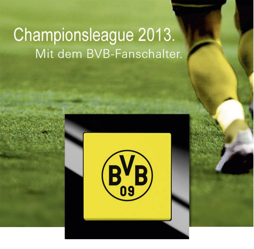 Przełącznik kibica BVB przed nogami piłkarza. Tekst: 'Liga Mistrzów 2013. Z przełącznikiem kibica BVB.'