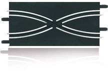 Czarna i srebrna forma geometryczna na białym tle, składająca się z zakrzywionych linii ułożonych symetrycznie.