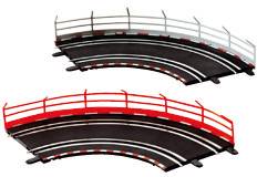 Krzywe mosty w różnych kolorach szyn. Górny most ma białe poręcze, dolny ma czerwone poręcze.