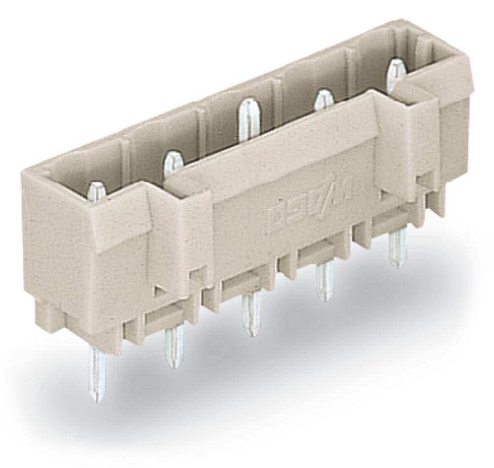 Prostokątny, jasnokasztanowy złącz z srebrnymi stykami od spodu, stosowany do połączeń elektronicznych.