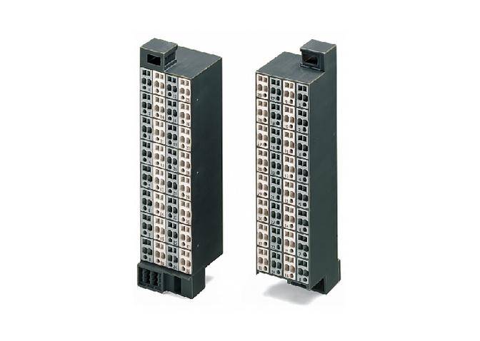 Dwa czarne moduły wtykowe z wieloma rzędami kwadratowych gniazd, które służą do podłączania elementów elektronicznych.