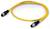 Żółty kabel połączeniowy z dwoma wtyczkami, odpowiedni do zastosowań przemysłowych.