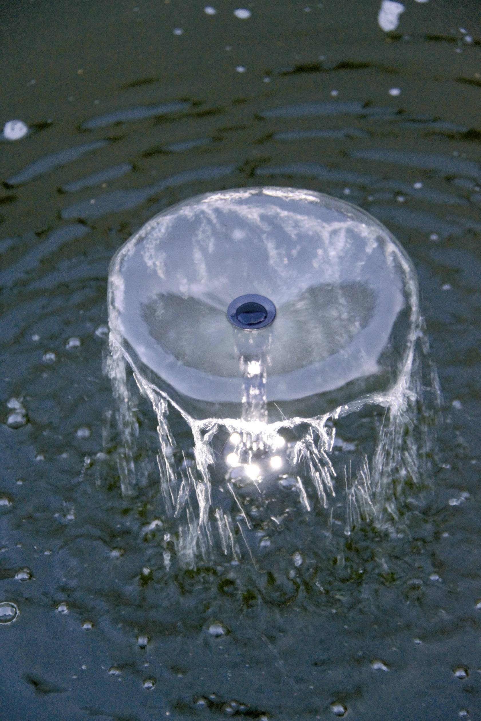 Сонячний садовий фонтан Napoli LED Esotec, 750 л/год, 2 м