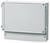 Prostokątna, biała obudowa z tworzywa sztucznego stosowana na ścianach do instalacji elektrycznych lub technicznych.