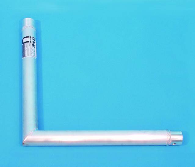 Kątownik aluminiowy w kształcie litery L na niebieskim tle, prawdopodobnie element projektu budowlanego lub instalacyjnego.
