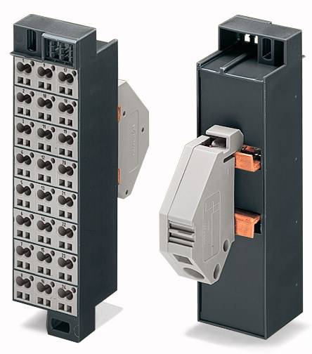 Dwa elektryczne zamki do płyt montażowych z wieloma złączami kablowymi, które służą szczególnie do bezpiecznego połączenia w szafach sterowniczych.