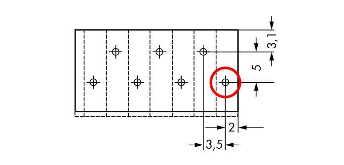 Rysunek techniczny elementu z siatką otworów. Wyróżniony otwór w czerwonym kole, wymiary: 5 mm odstępu od góry, 3,5 mm z boku.