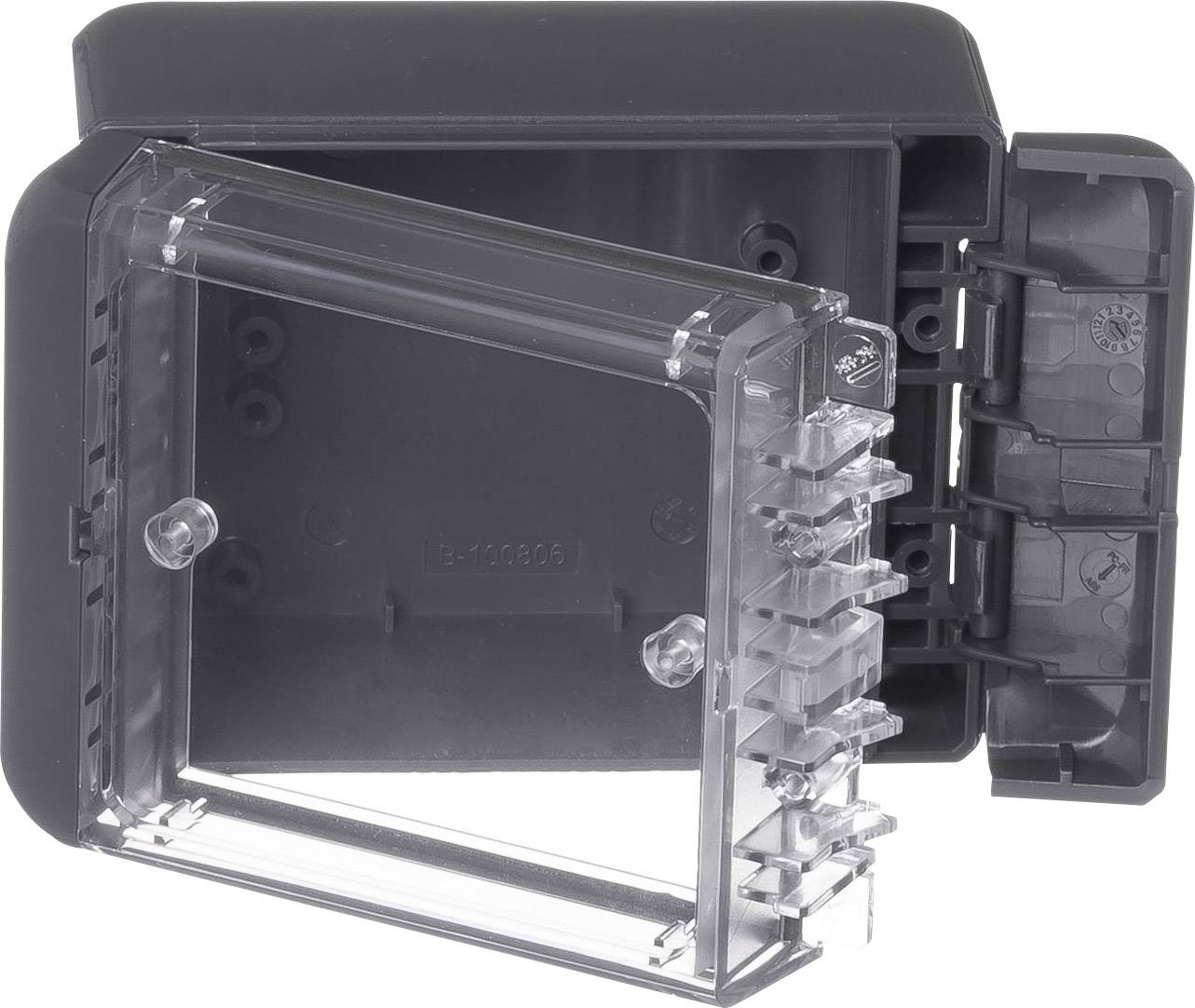 Szara plastikowa skrzynka z przezroczystą pokrywą, otwarta. Przeznaczona do montażu naściennego urządzeń elektronicznych, odporna na warunki atmosferyczne.
