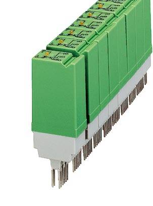 Zielone, wtykowe moduły przekaźnikowe ułożone w rzędzie, każdy z wieloma metalowymi stykami od spodu, przeznaczone do różnych zastosowań elektrycznych.