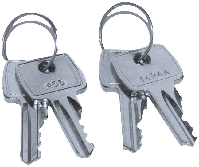 Dwa komplety kluczy, każdy po trzy klucze. Jeden z numerem '455', drugi z numerem '1424A'. Klucze są przymocowane do metalowego kółka.
