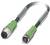 Zielony kabel łączący M12 z dwoma złączami, typowy dla zastosowań przemysłowych w dziedzinie automatyki.