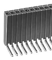 Rząd metalowych styków w czarnej obudowie, prawdopodobnie element złącza elektronicznego.