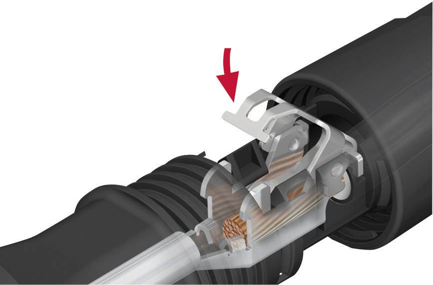 Złącze jest łączone. Czerwona strzałka wskazuje połączenie. Widoczne kable i styki są rozpoznawalne wewnątrz.