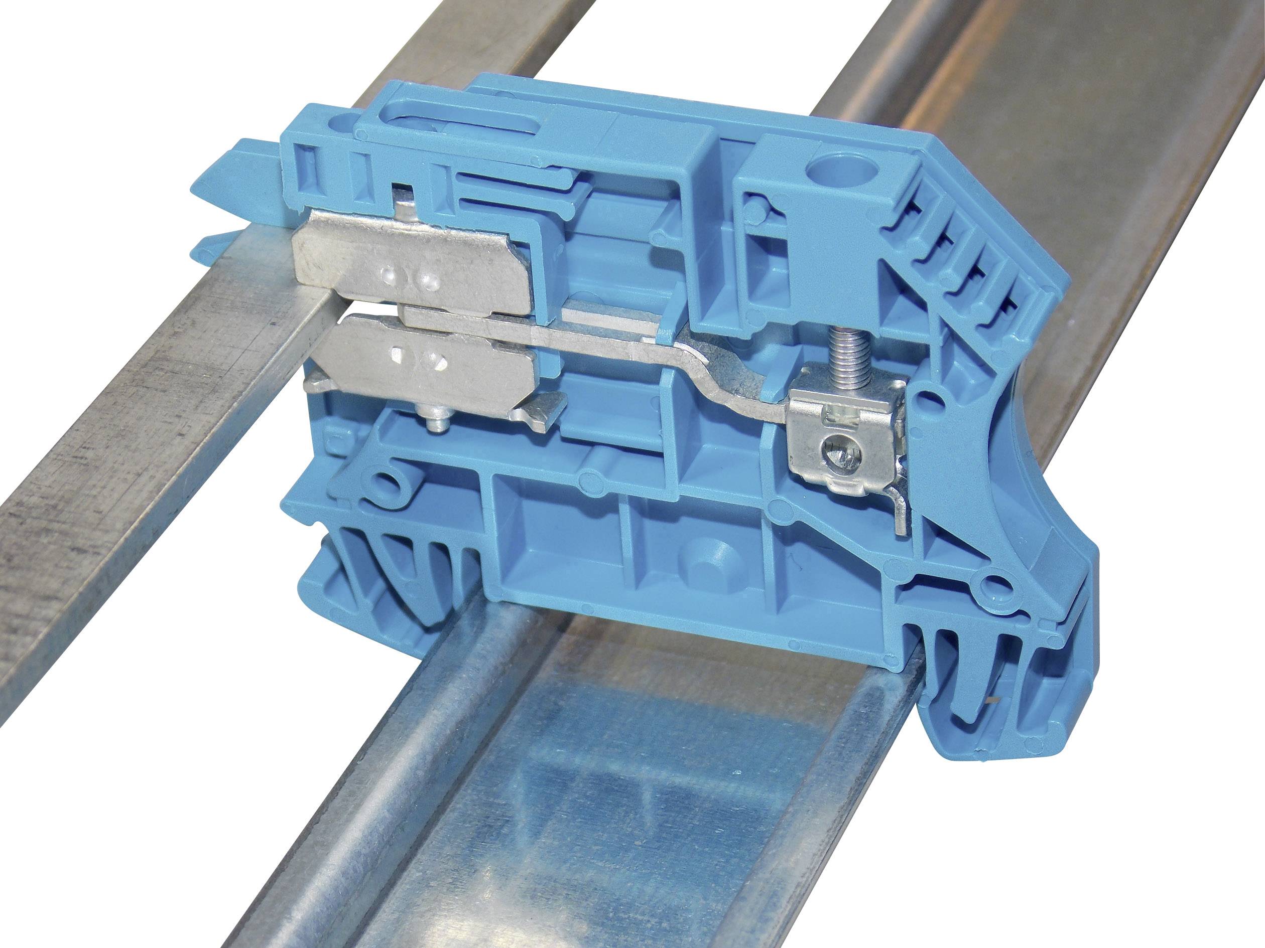 Niebieski elektryczny złącznik zaciskowy zamontowany na szynach metalowych. Stosowany do instalacji elektrycznych i bezpiecznego łączenia przewodów.