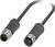 Wtyk M12 i gniazdo M12 są połączone czarnym przewodem. Wtyk posiada cztery styki, gniazdo cztery otwory.