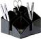 Czarny pojemnik na przybory biurowe z sześcioma przegródkami mieści długopisy, nożyczki i spinacze, stanowiąc idealną pomoc w organizacji miejsca pracy na biurku.
