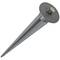 Metalowy gwóźdź gruntowy z okrągłą, płaską nakładką i śrubą, używany do pewnego mocowania struktur w gruncie.
