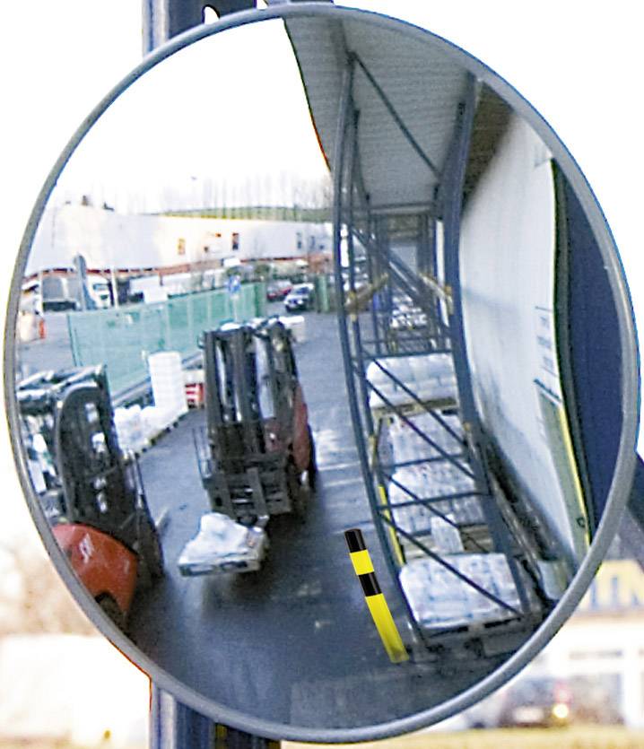 Okrągłe lustro drogowe ukazuje teren magazynowy z wózkami widłowymi, regałami magazynowymi oraz kamerą cofania poprawiającą widoczność.
