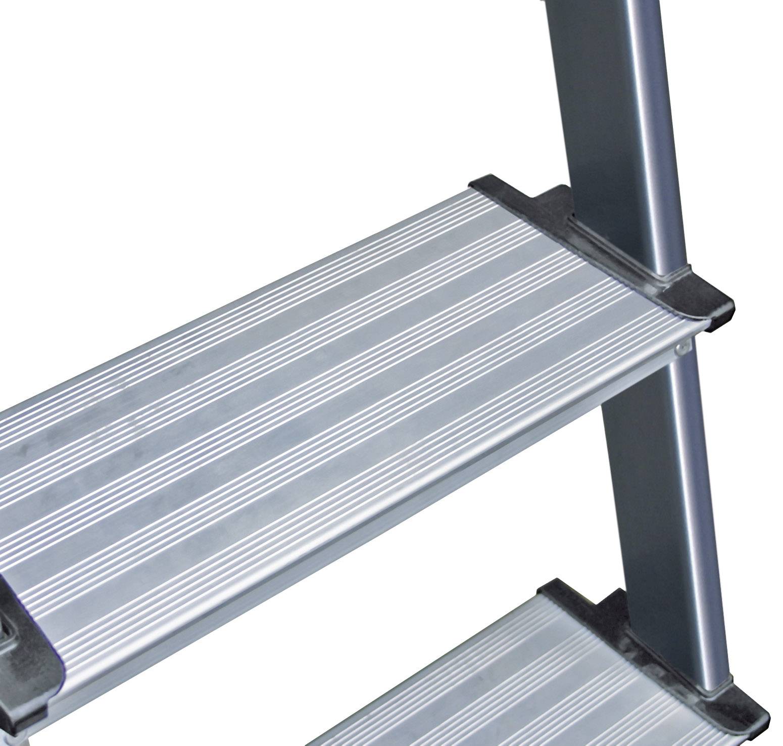 Metalowa drabina ze stopniami przeciwpoślizgowymi, widok częściowy.