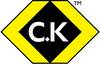 Żółte logo w kształcie diamentu z czarnym sześciokątem i białymi literami 'C.K' pośrodku, chralone prawem znaków towarowych.