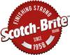 Logo Scotch-Brite w kolorze czerwonym z białym tekstem 'Finishing Strong' i 'Since 1958'.