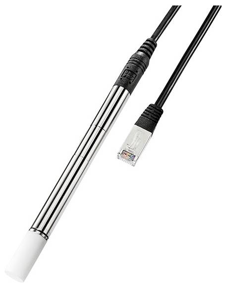 Kovová sonda senzora s bielym hrotom pripojená na čierny kábel s konektorom Ethernet na konci, používaná na meranie údajov.