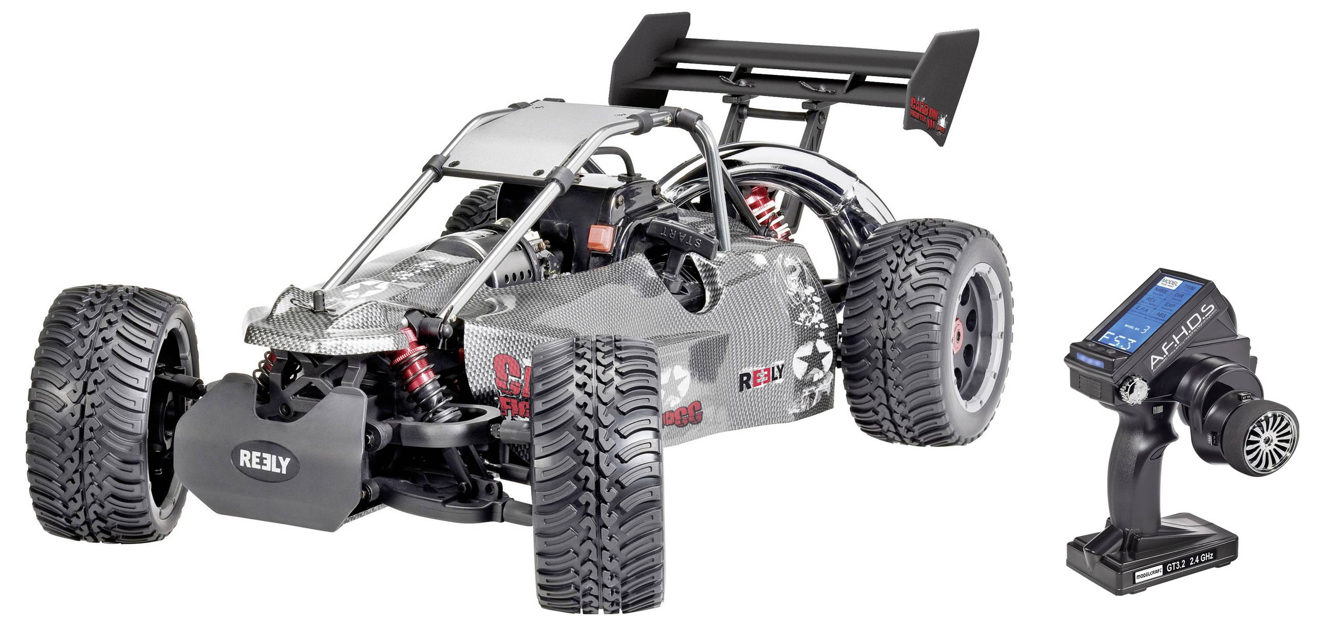 Diaľkovo ovládané terénne buggy s veľkými pneumatikami a viditeľným ochranným bezpečnostným rámom, spolu s ovládacím zariadením s digitálnym displejom.