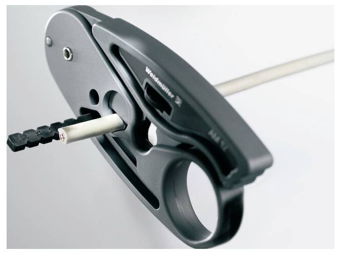 Nástroj na vkladanie predmetu do trubice s pákovým mechanizmom a elegantným, ergonomickým dizajnom pre presné manipulácie.