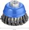 Modrá kovová kefa s pokrútenými drôtmi a upevnením navrchu, vhodná na použitie s elektrickými nástrojmi.