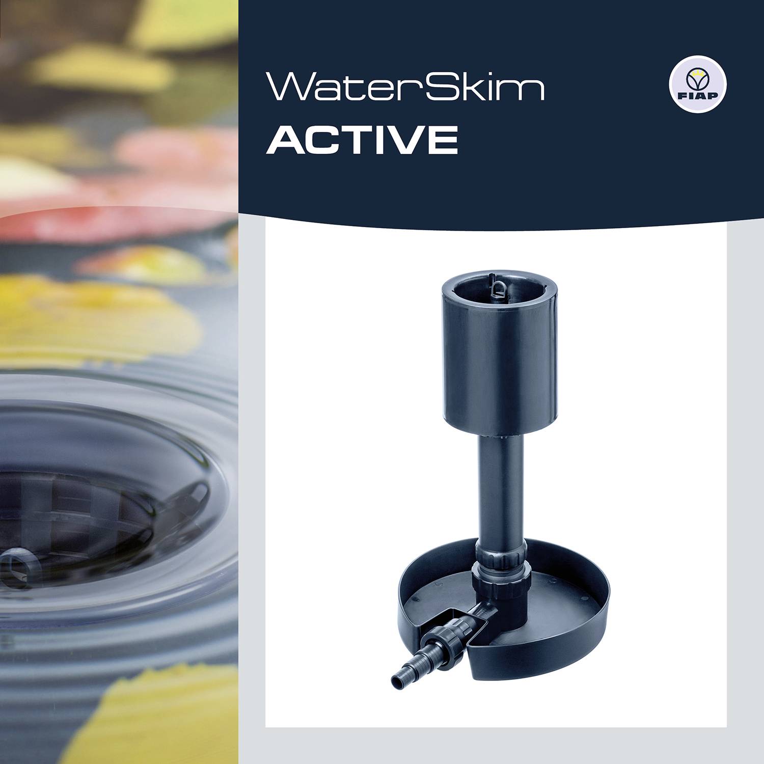 Produktová ilustrácia 'WaterSkim ACTIVE' čierneho skimmera na čistenie jazierka, pred sivým pozadím, s logom výrobcu v pravom hornom rohu.