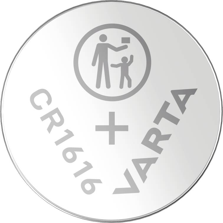 Strieborná gombíková batéria s nápisom "CR1616 VARTA". Hore symbol: Dospelý podáva dieťaťu obdĺžnikový predmet.