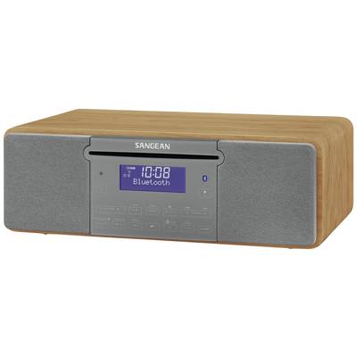 Drevené rádio s sivým predným displejom zobrazuje '10:08' a 'Bluetooth'. Niekoľko ovládacích tlačidiel a priestor na CD disk sú viditeľné.